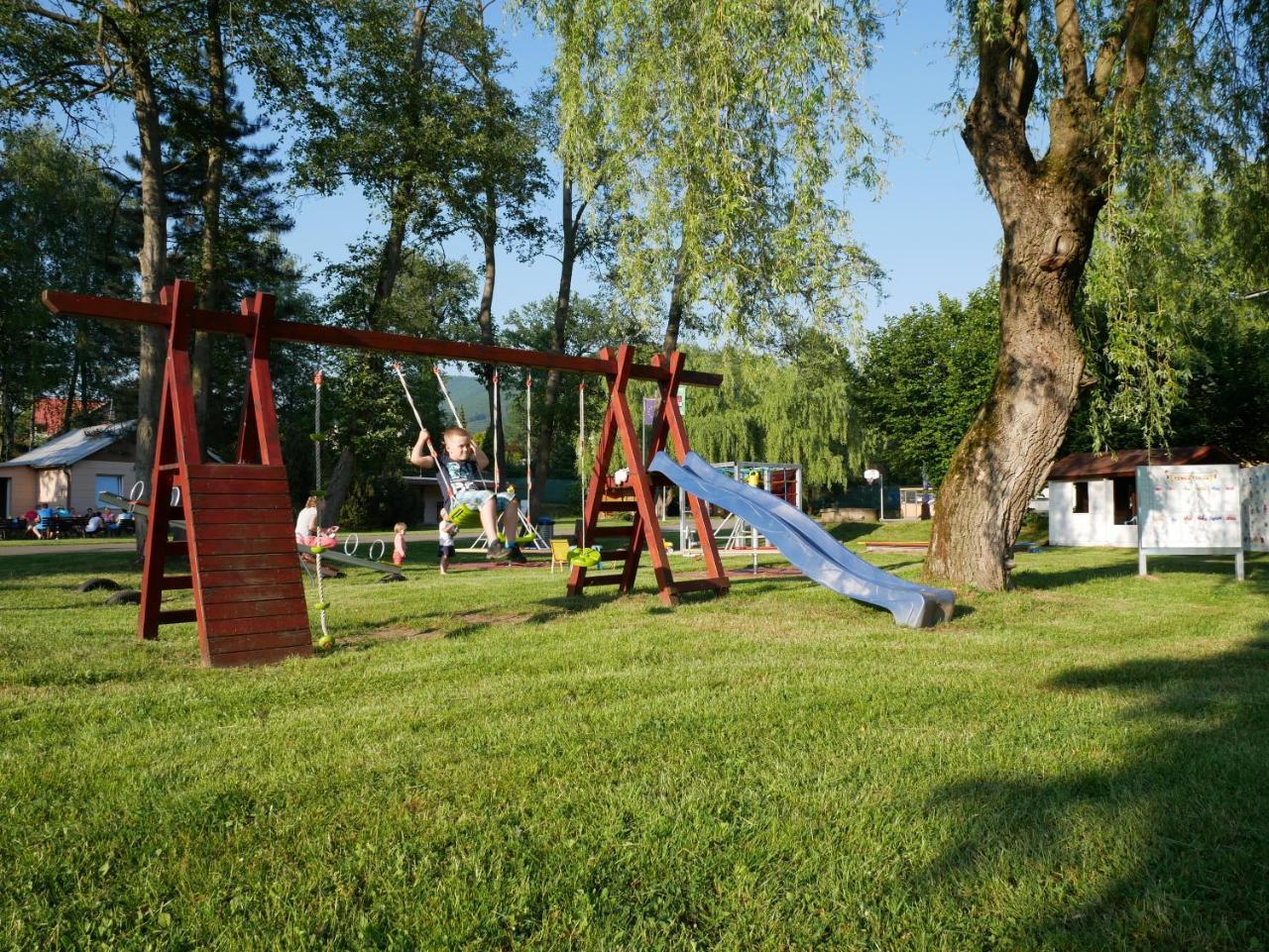 Camping Roznov Otel Rožnov pod Radhoštěm Dış mekan fotoğraf