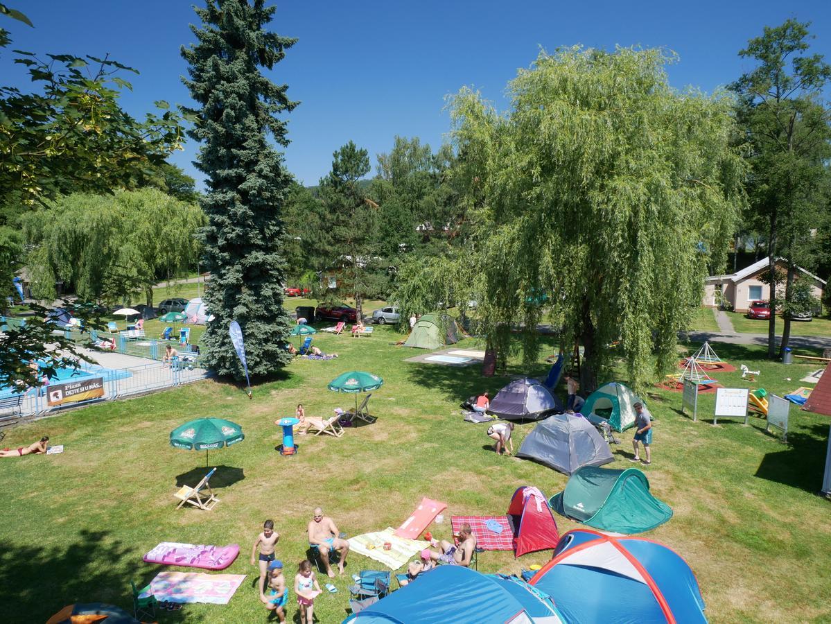 Camping Roznov Otel Rožnov pod Radhoštěm Dış mekan fotoğraf